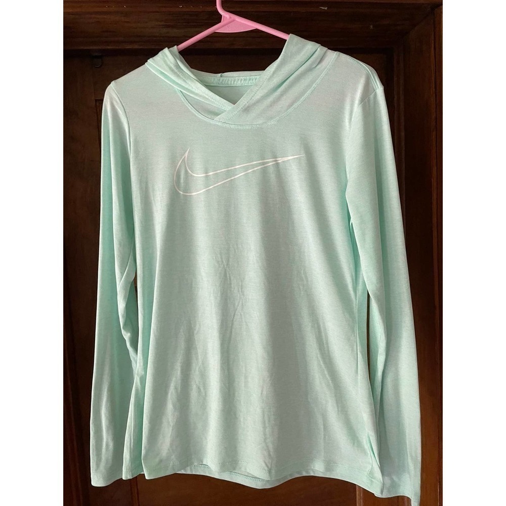 Nike logo light weight how did shirt
